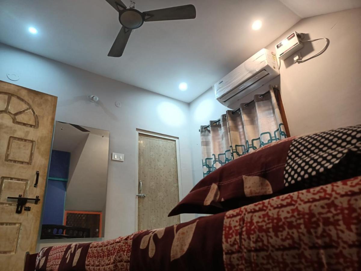 Advik Homestays Tirupati Bagian luar foto