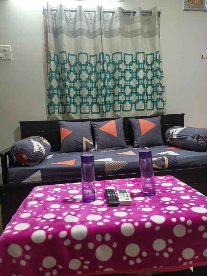 Advik Homestays Tirupati Bagian luar foto