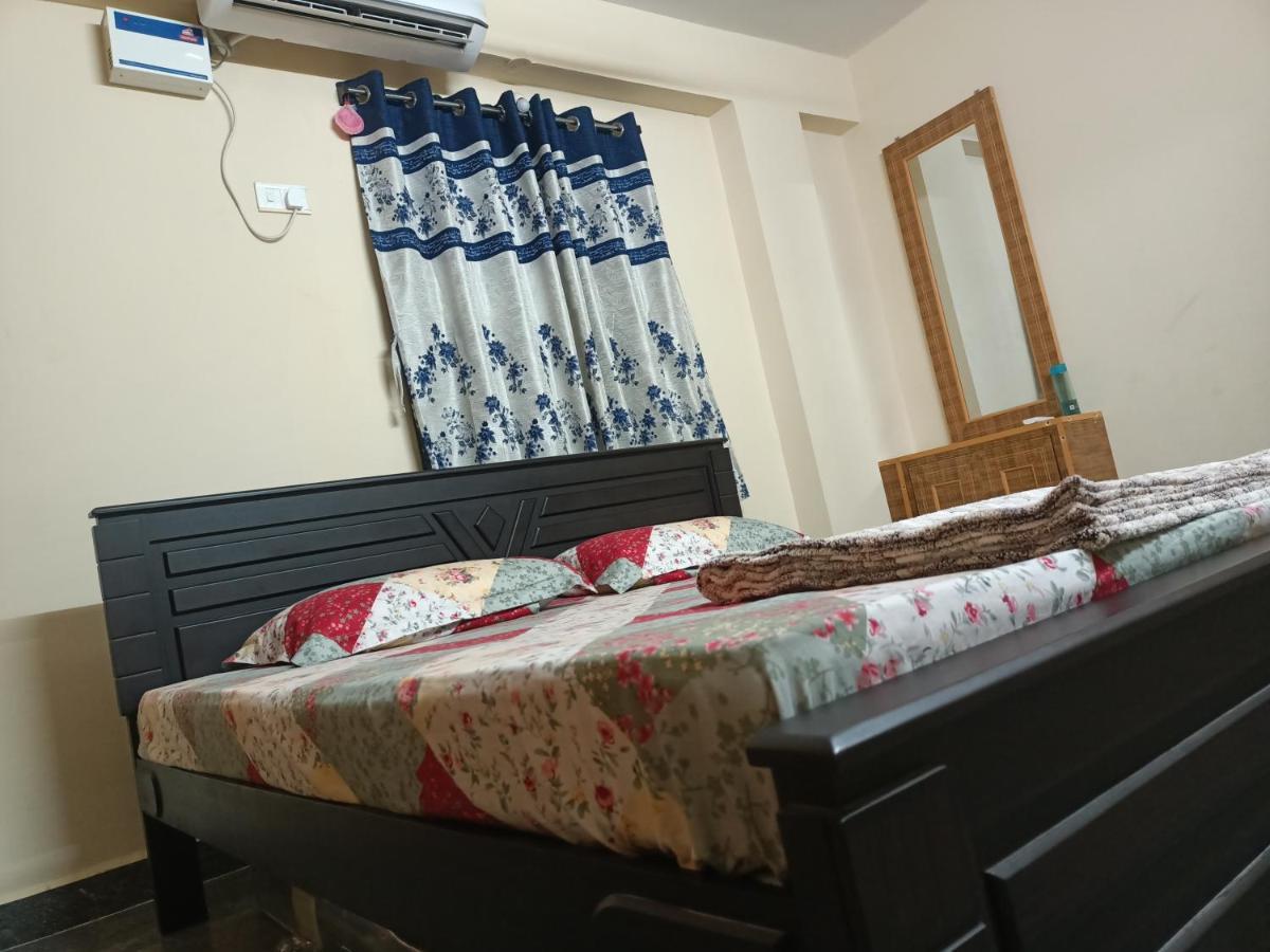 Advik Homestays Tirupati Bagian luar foto