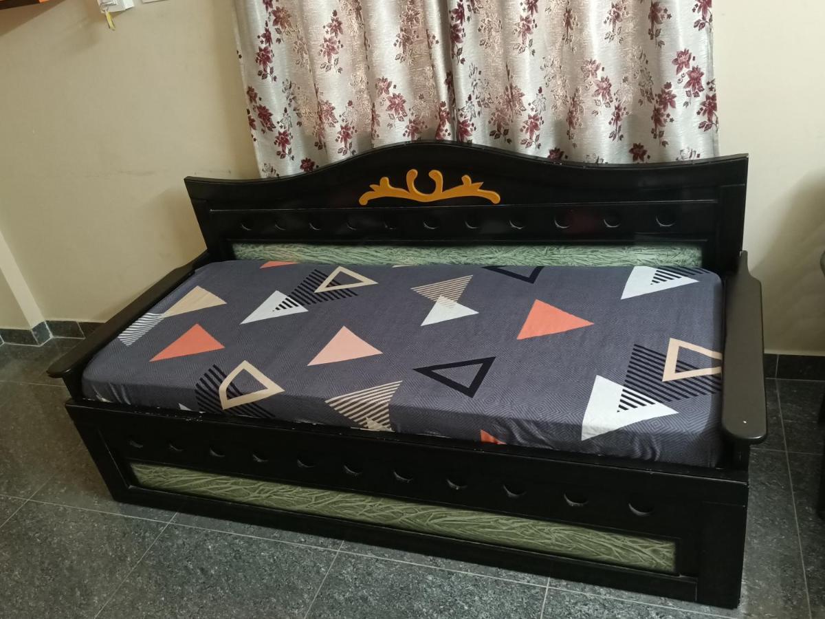 Advik Homestays Tirupati Bagian luar foto
